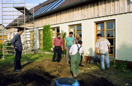 naturnahe Wasseraufbereitungsanlage im Bau